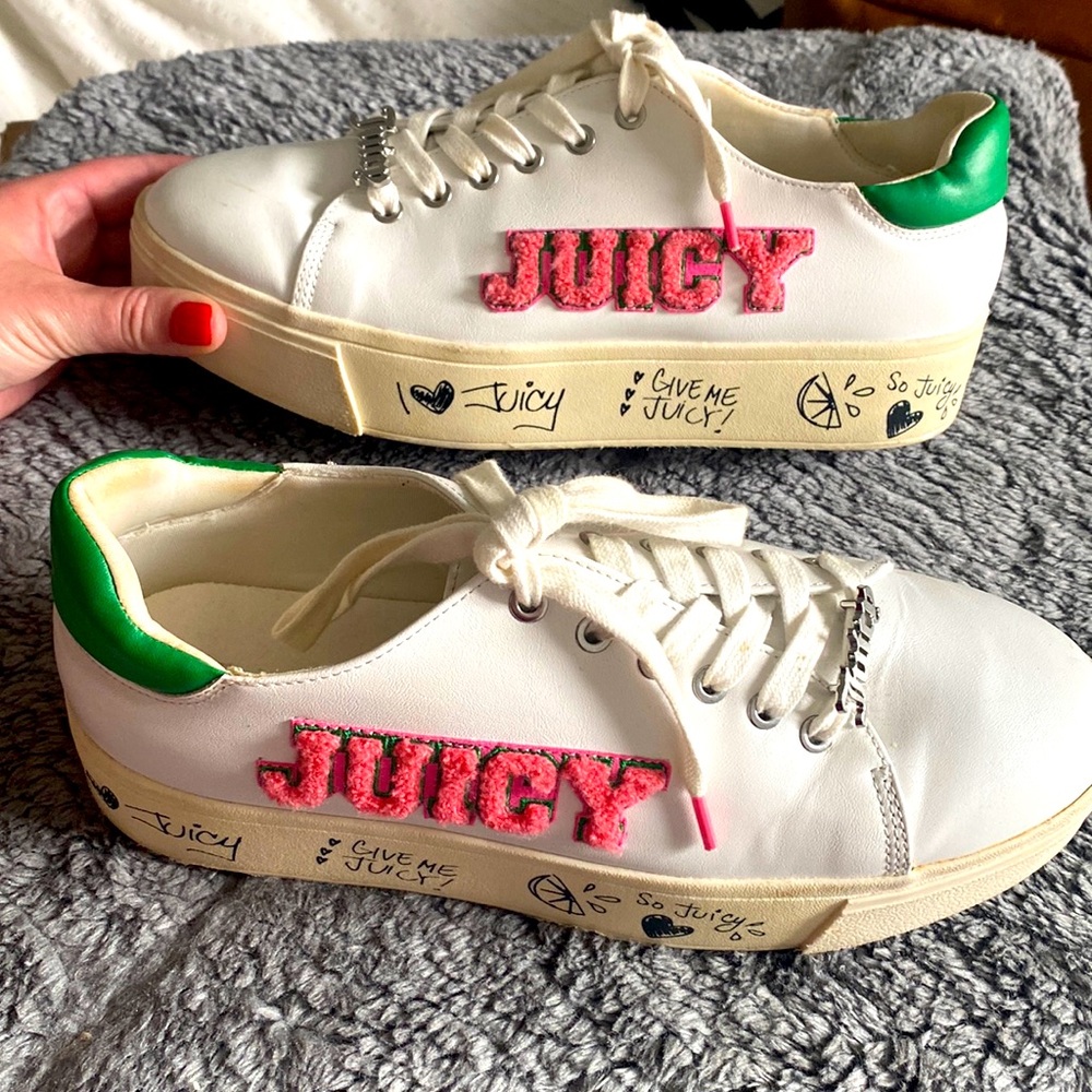 JUICY COUTURE PREPPY PLATFORM SNEAKER SHOE, GENTLY USED, SIZE 9 fits like an 8.5